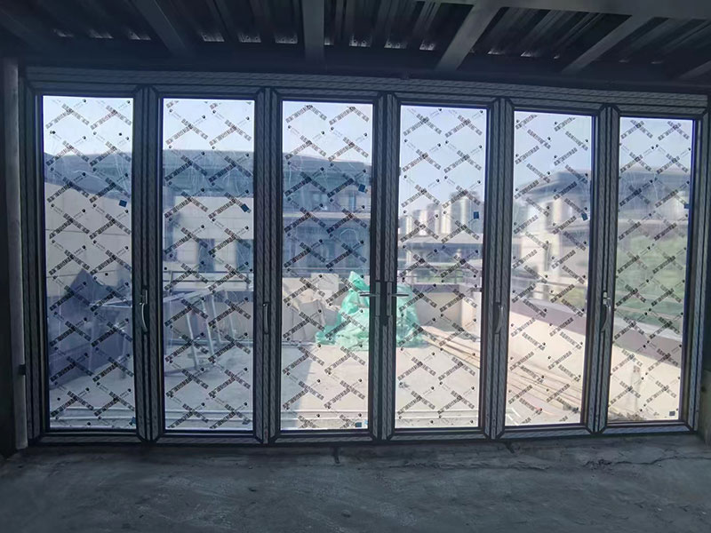 系統(tǒng)門窗施工現(xiàn)場(chǎng)